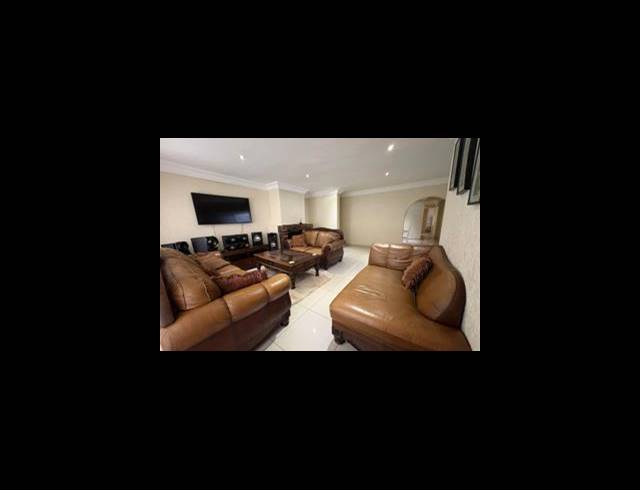 4 BEDROOM HOUSE FOR SALE IN DAWN PARK